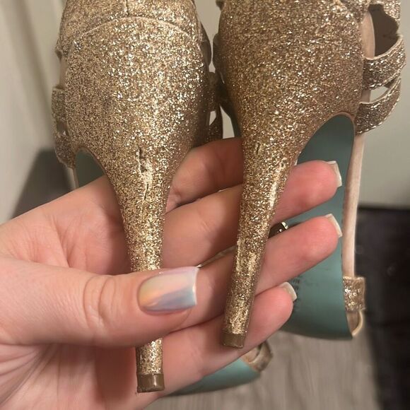 ✨BETSEY BLUE TEE STRAPPY SZ 7.5 HEEL IN CHAMPAGNE✨ - Picture 12 of 13